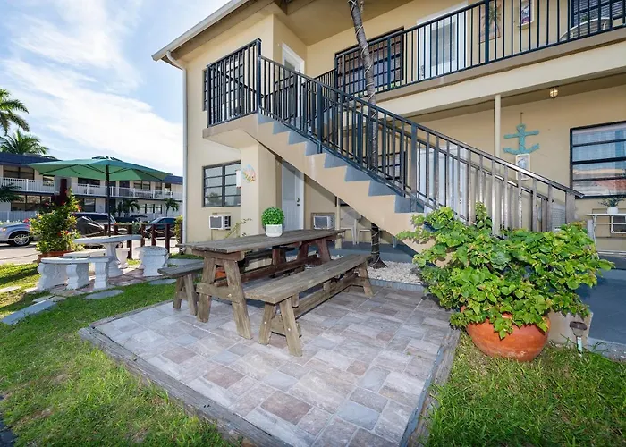 Tropic Isle Hotel & Apartment