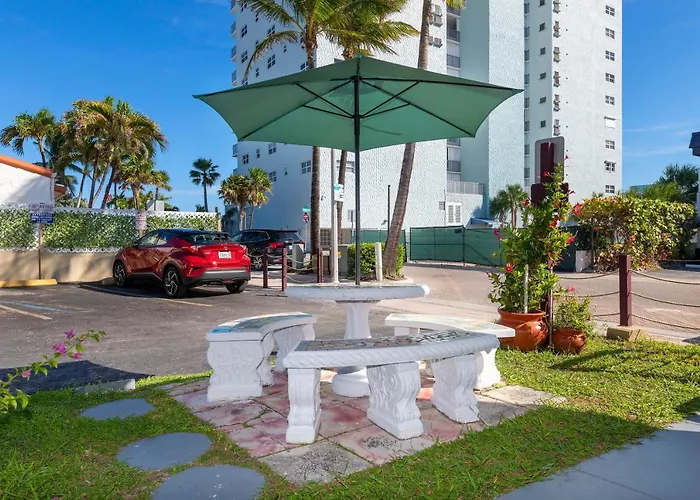 Tropic Isle Hotel & Apartment