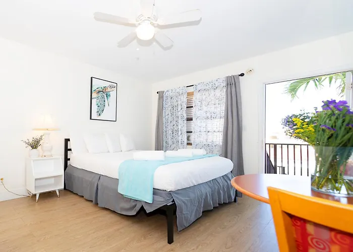 Tropic Isle Hotel & Apartment